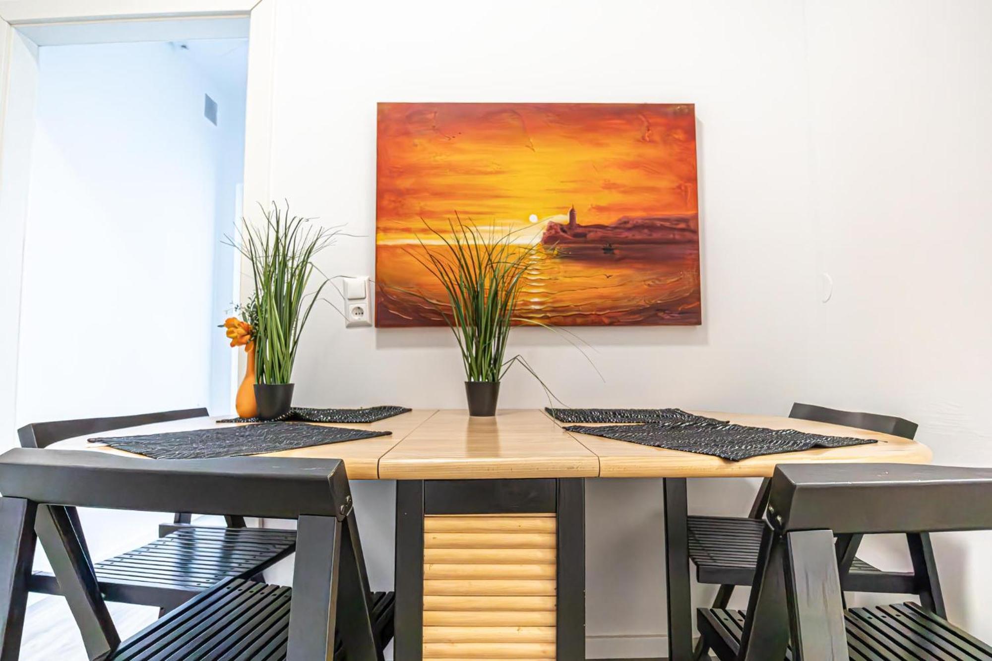 וינה Near Schoenbrunn - Economy Rooms In Shared Apartment At Meidling Train Station מראה חיצוני תמונה