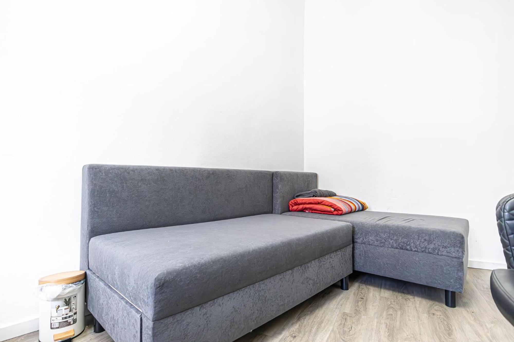 וינה Near Schoenbrunn - Economy Rooms In Shared Apartment At Meidling Train Station מראה חיצוני תמונה