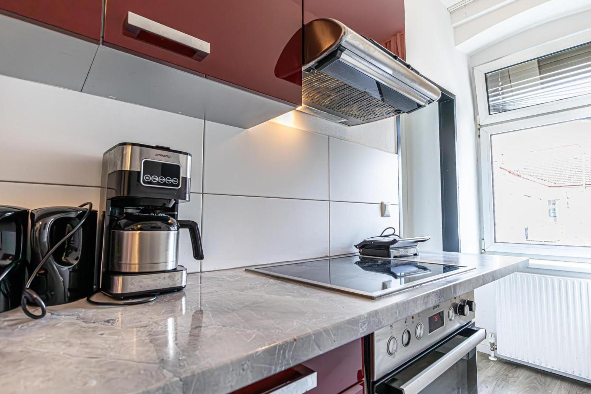 וינה Near Schoenbrunn - Economy Rooms In Shared Apartment At Meidling Train Station מראה חיצוני תמונה