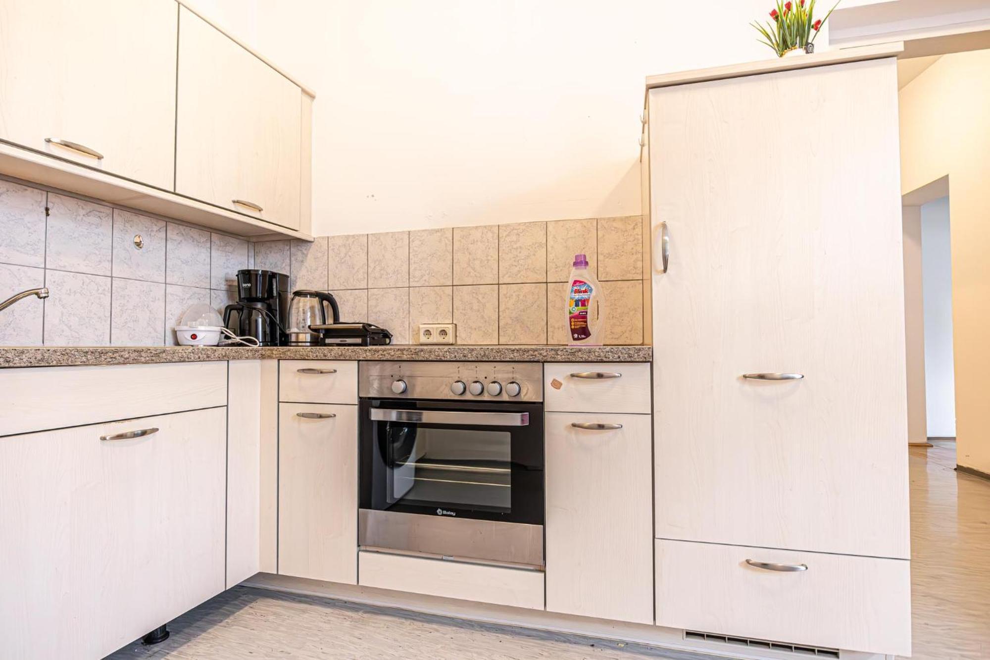 וינה Near Schoenbrunn - Economy Rooms In Shared Apartment At Meidling Train Station מראה חיצוני תמונה