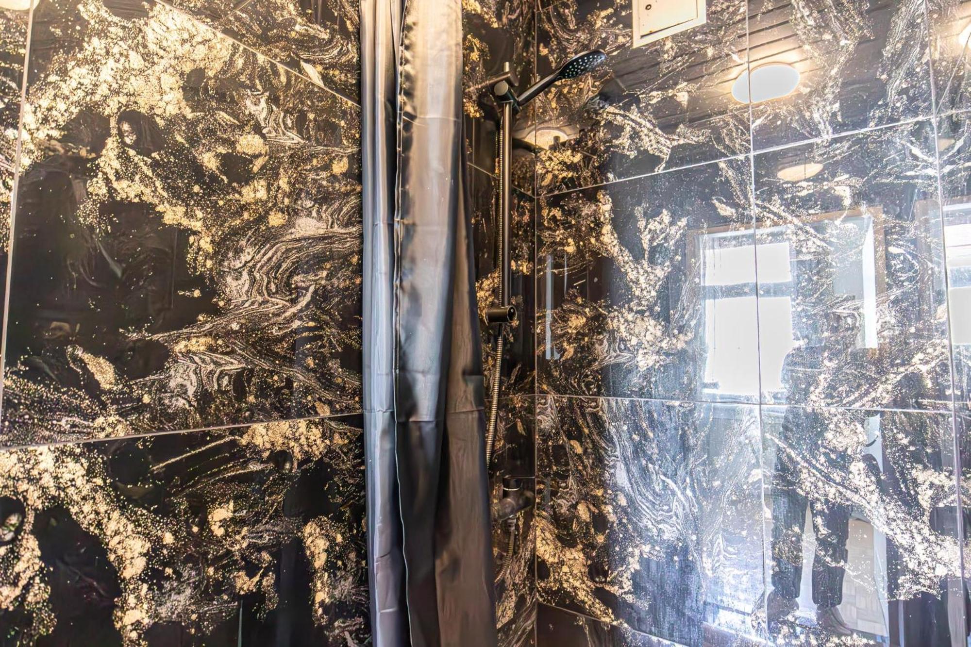 וינה Near Schoenbrunn - Economy Rooms In Shared Apartment At Meidling Train Station מראה חיצוני תמונה