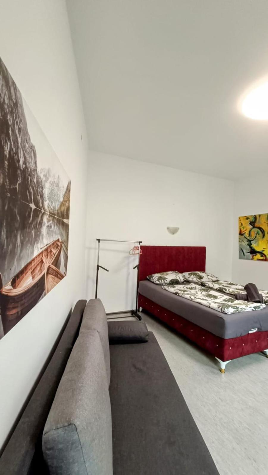 וינה Near Schoenbrunn - Economy Rooms In Shared Apartment At Meidling Train Station מראה חיצוני תמונה