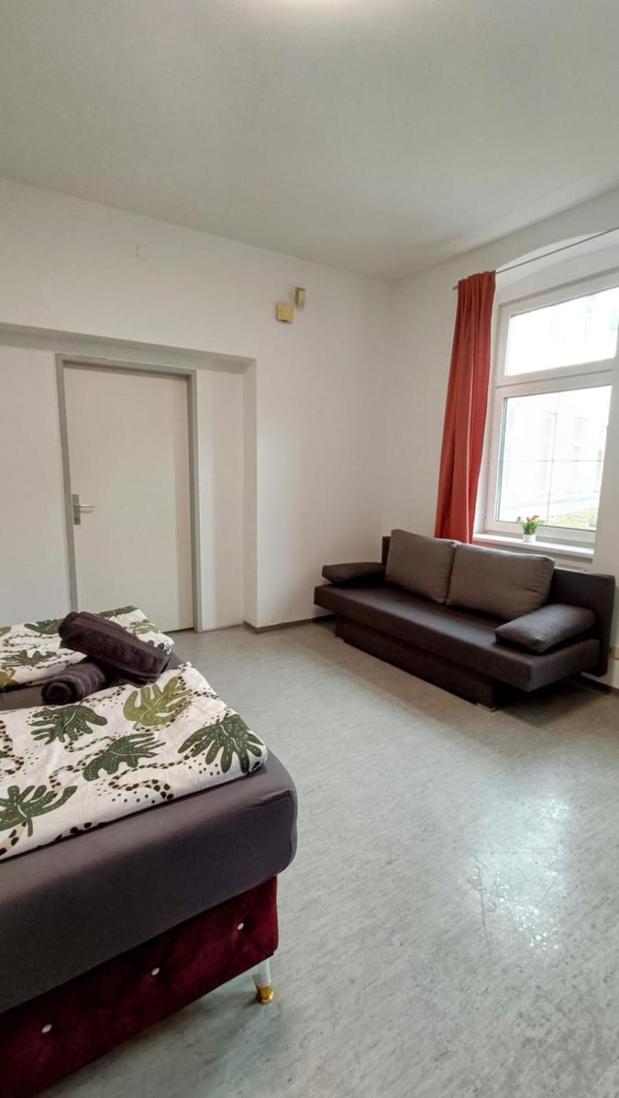 וינה Near Schoenbrunn - Economy Rooms In Shared Apartment At Meidling Train Station מראה חיצוני תמונה