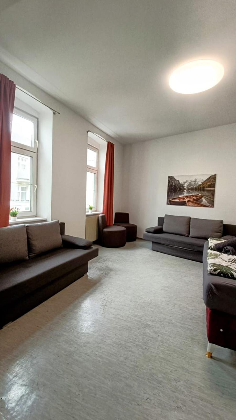 וינה Near Schoenbrunn - Economy Rooms In Shared Apartment At Meidling Train Station מראה חיצוני תמונה