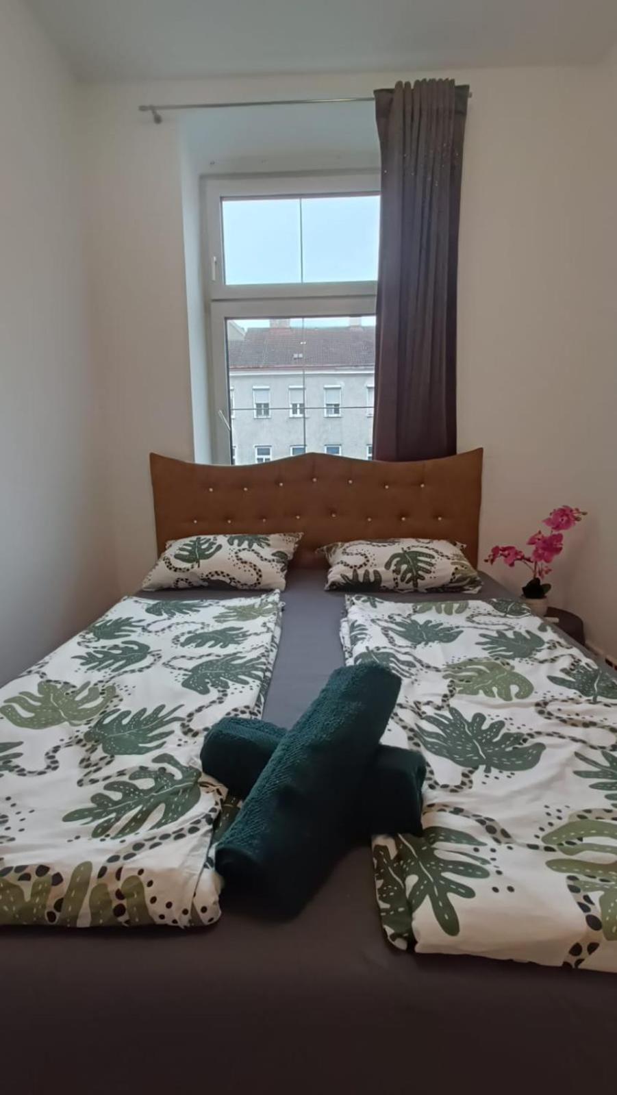 וינה Near Schoenbrunn - Economy Rooms In Shared Apartment At Meidling Train Station מראה חיצוני תמונה